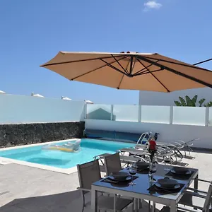 https://villa-castor.in-canary-islands.com